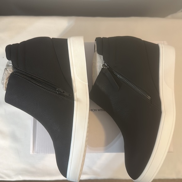 Brand - Shein. Black casual platform wedge sneaker booties - Picture 2 of 5